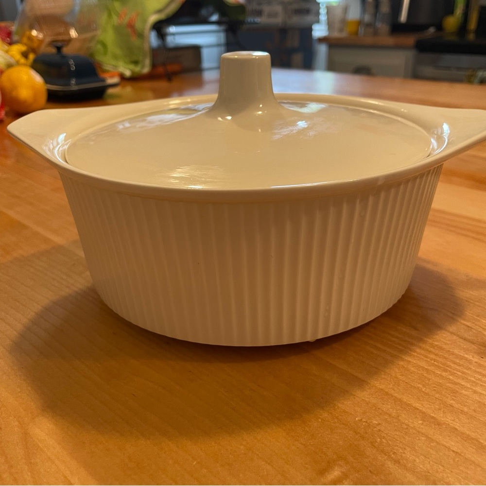 Villeroy & Bosch Elegant White Ribbed Ceramic Dish with Lid